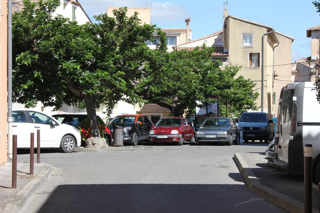 Studio De Charme Avec Sa Terrasse En Plein Coeur De Ville L'Isle-sur-la-Sorgue Exterior photo