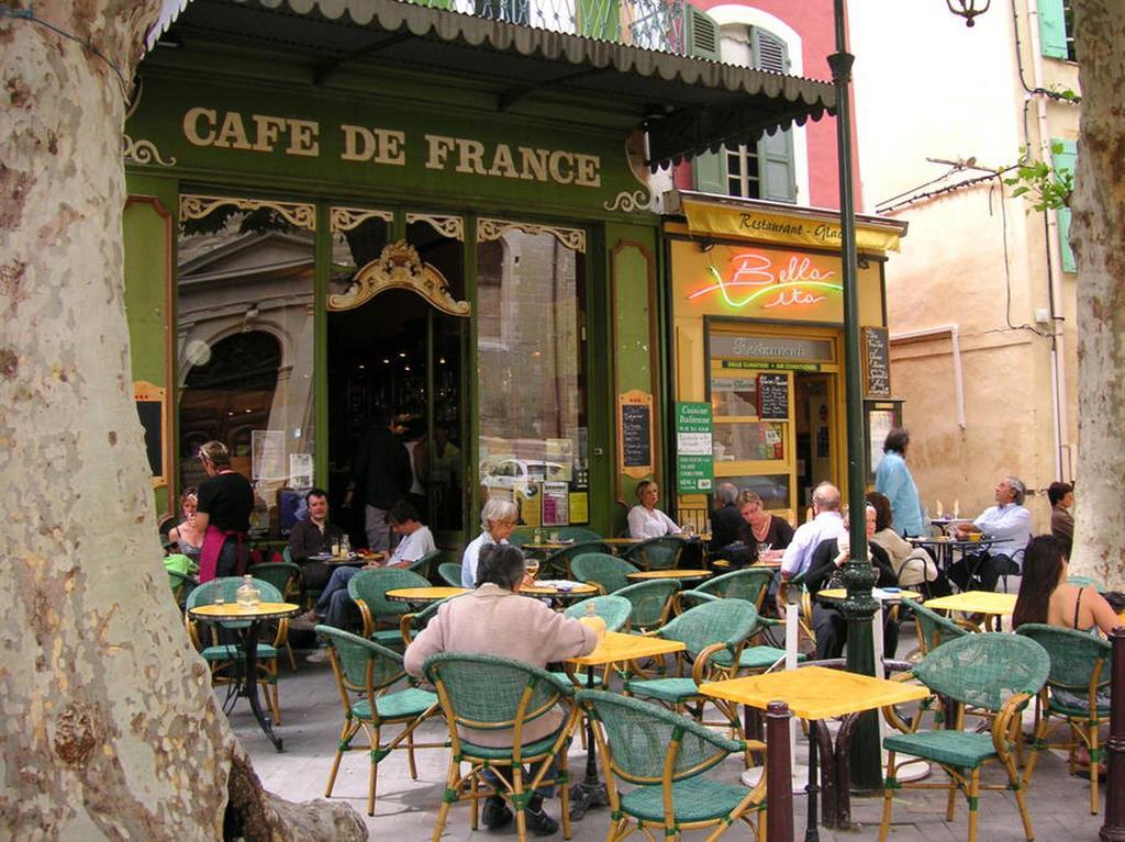 Studio De Charme Avec Sa Terrasse En Plein Coeur De Ville L'Isle-sur-la-Sorgue Exterior photo